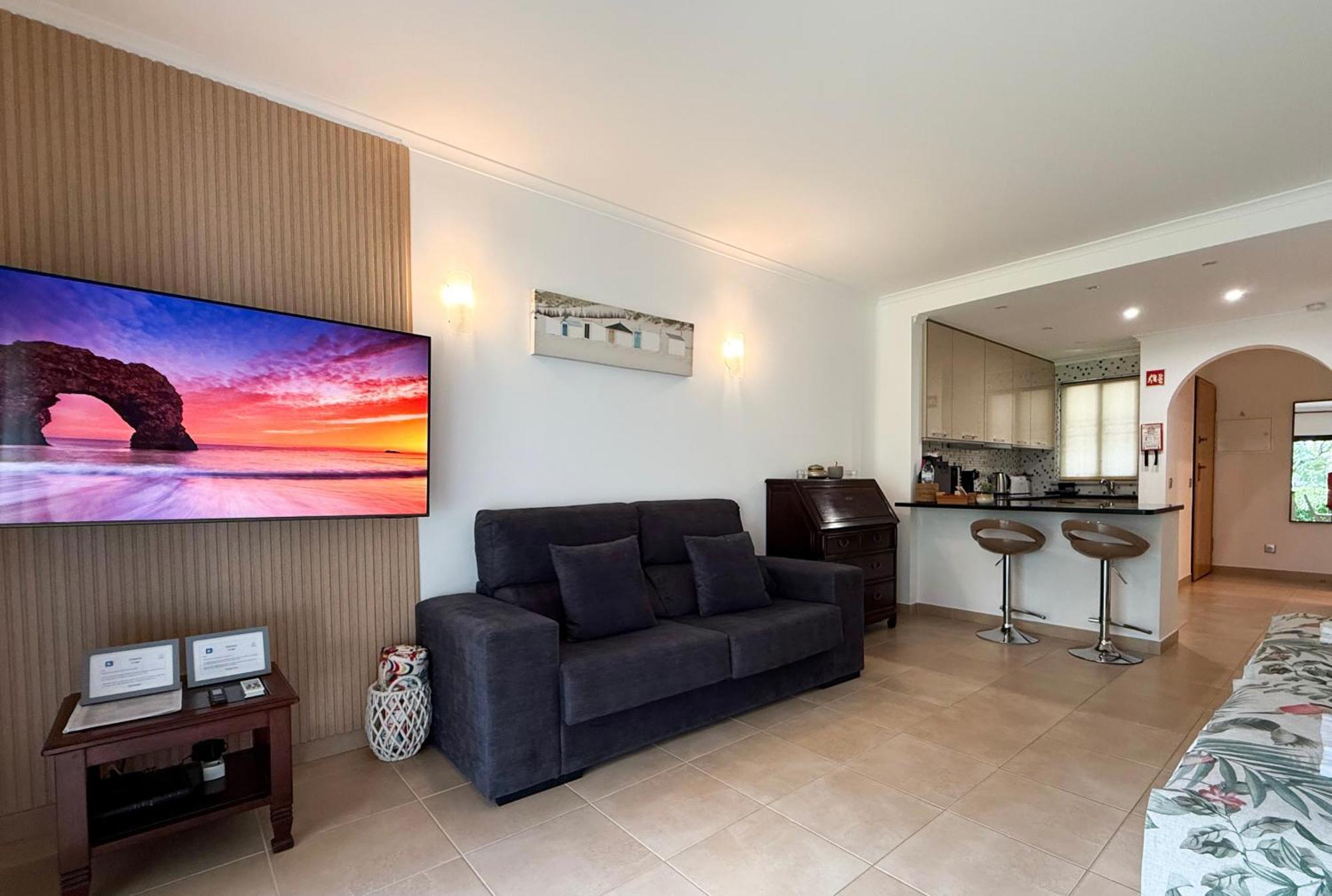 Coastal Retreat With Pool And Access By Drago